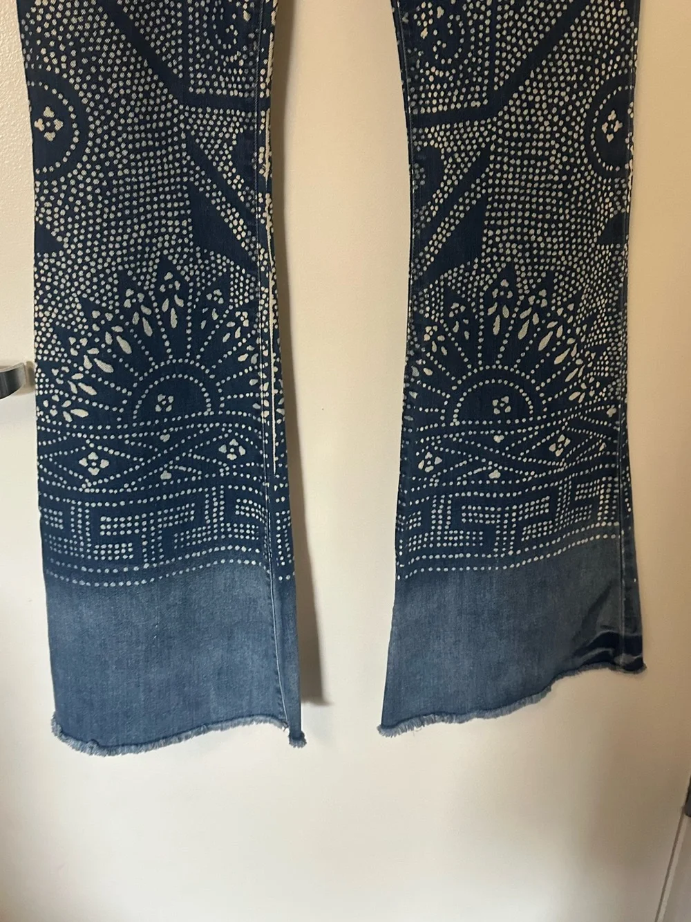 Free People Discharge Bali Flare Jeans Size 29 Printed Boho Festival Concert - Picture 5 of 10